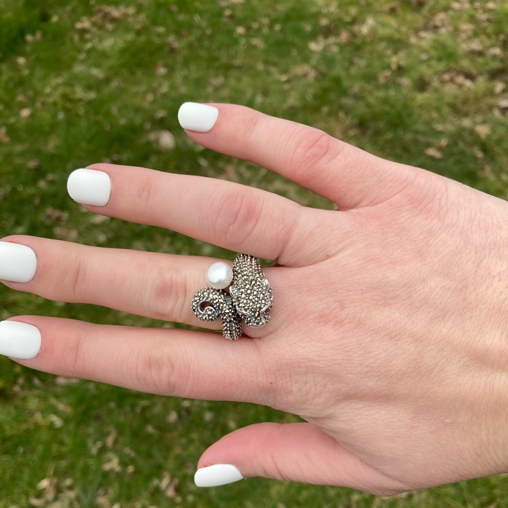 Pearl and Marcasite Panther Ring size 7.5 With Genuine Ruby Beautiful and Unique - Picture 5 of 10